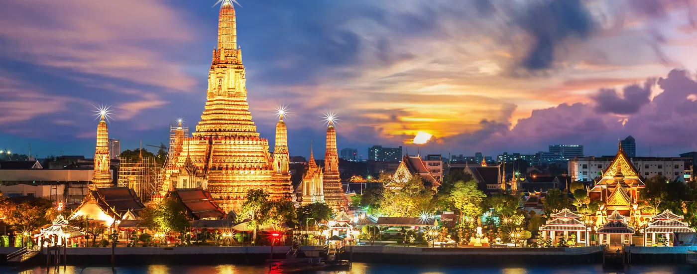 Thailand Bangkok WatArun Nacht AdobeStock 98443741