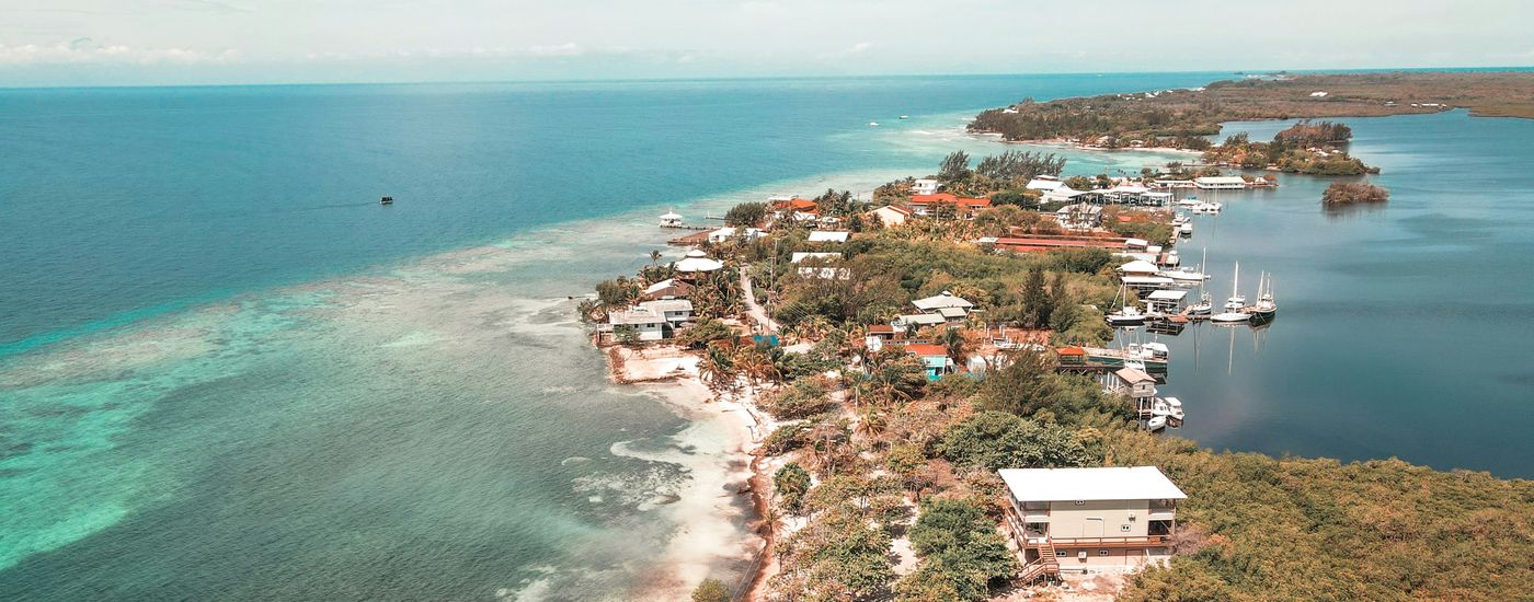 Honduras_Utila_hector-emilio-gonzalez-yCwiR0wxxoU-unsplash