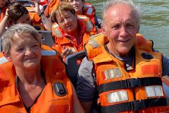 Frau und Herr Ingrid und Ludwig Schmidt