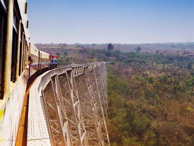 Myanmar Hsipaw Gokteik Goteik Viadukt Bruecke Schlucht Zugfahrt