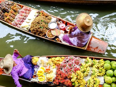Thailand Bangkok FloatingMarket AdobeStock 120220195