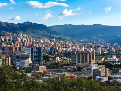Kolumbien_Medellin_Panorama_AdobeStock_705496117