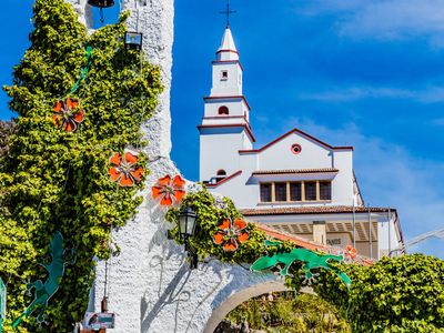 Kolumbien-Bogota-Basilika Santuario del Senhor de Monserrate-iStock-825729638