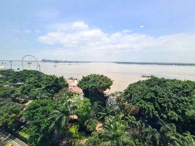 Ecuador-Guayaquil-Kai Single