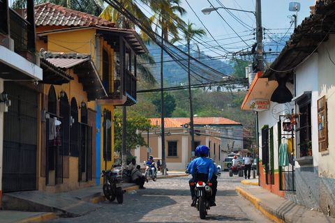 Honduras_Copan_Straße_MesoamericaTours