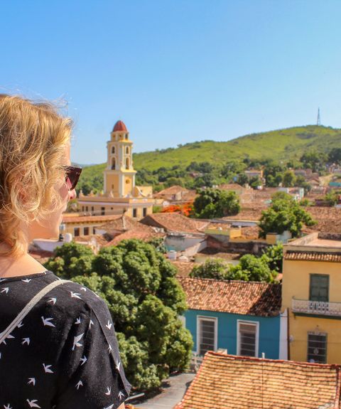 Kuba Trinidad Ausblick Frau iStock 1126504701