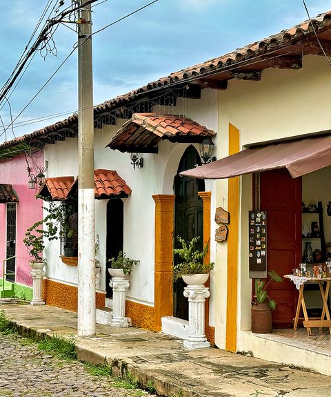 El Salvador_Suchioto_Häuser_MesoamericaTours