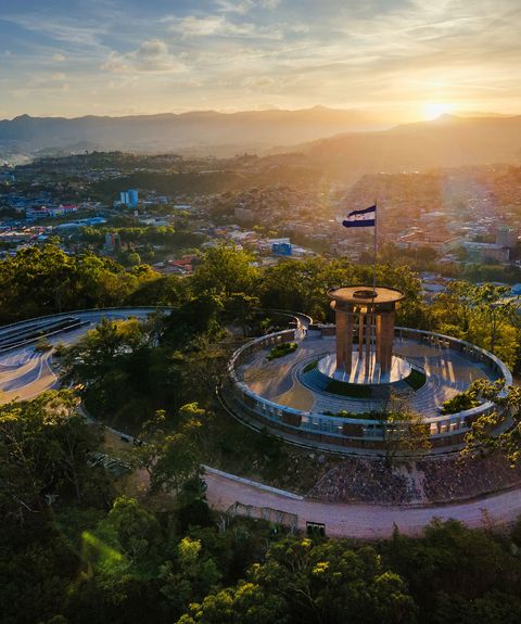 Honduras_Friedensdenkmal(MonumentoalaPaz)Tegucigalpa_MesoamericaTours