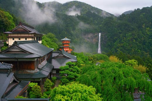 japan_kumano kodo_nachi-taisha-schrein