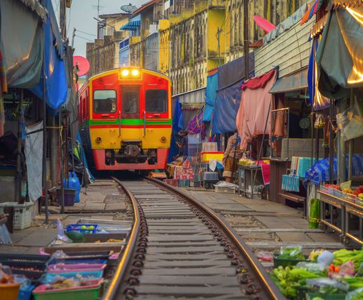 Thailand Bangkok Maeklong Railway Market AdobeStock 302490630