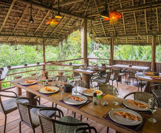 ecuador - tena - hakuna matata lodge - restaurant - latinconnect
