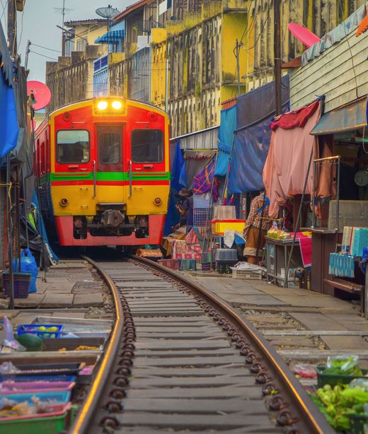 Thailand Bangkok Maeklong Railway Market AdobeStock 302490630