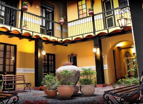 Hostal Naira