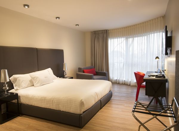 Regency Way Montevideo Hotel