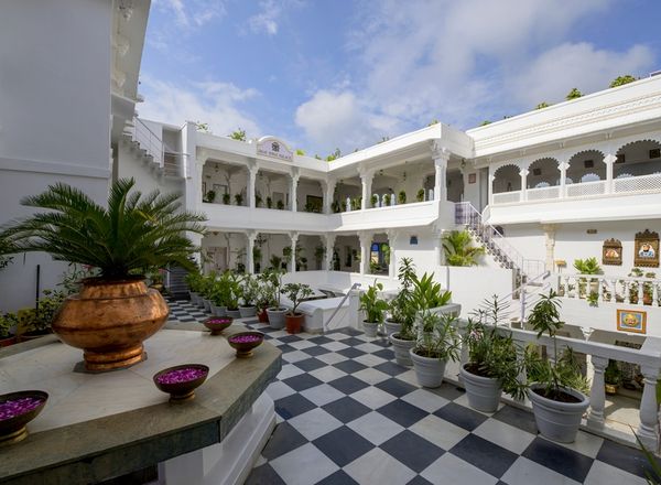 Jagat Niwas Palace