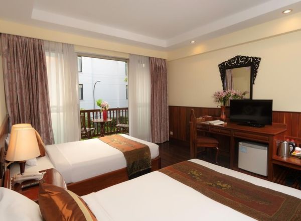 City River Hotel