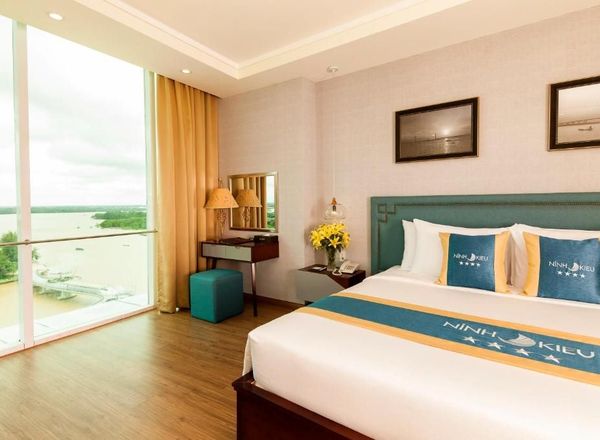 Ninh Kiều Riverside Hotel
