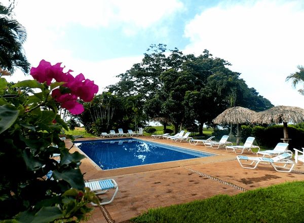 La Ensenada Lodge