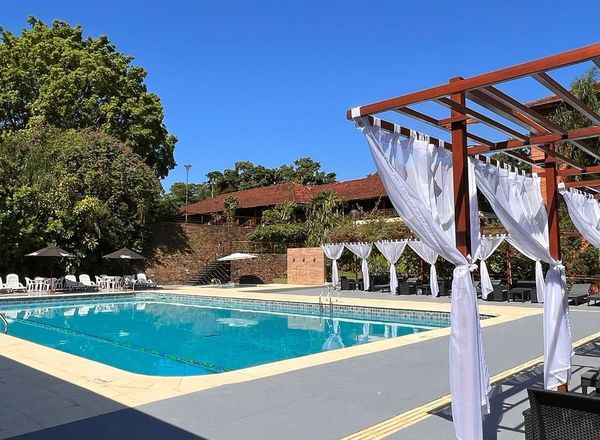 Raíces Esturión Hotel