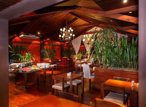 Raíces Esturión Hotel