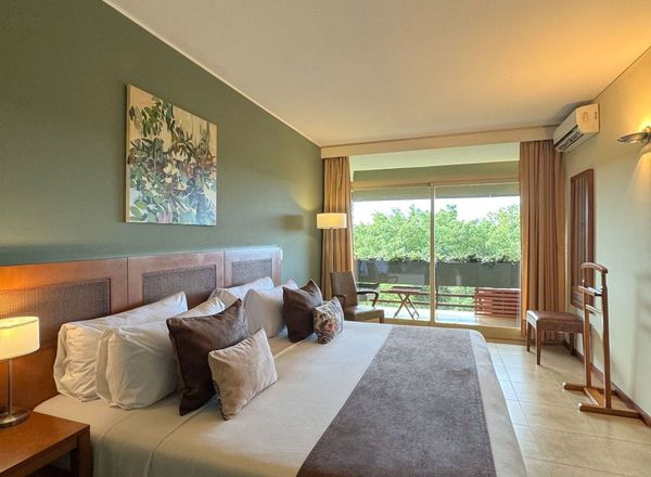 Raíces Esturión Hotel