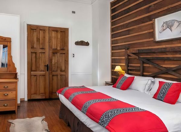 La Yegua Loca Hotel