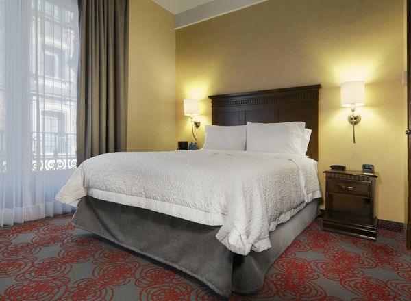 Hampton Inn & Suites