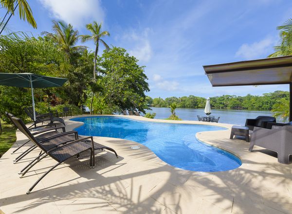 Manatus Lodge