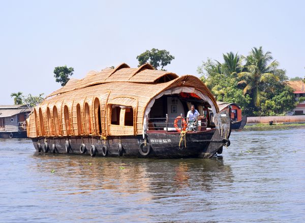 Deluxe Houseboat Alleppey