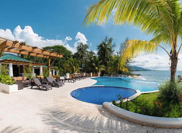 Paraiso Rainforest & Beach Hotel