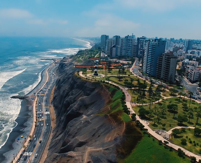 Peru Lima Stadt-iStock-992182190