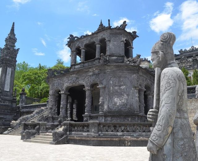Vietnam Hue Khai Dinh Tomb Besichtigung Grabstaette
