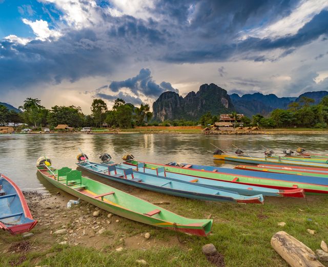 Laos Muang Ngoi Bootsfahrt - Gruppenreise Laos und Kambodscha