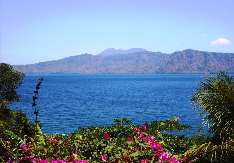 Nicaragua Granada lake apoyo