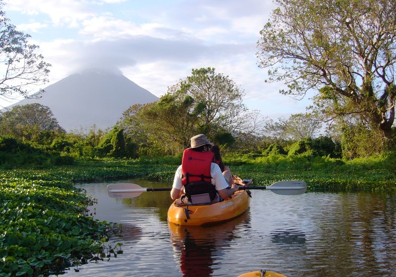 Nicaragua Las Isletas Kayak mit Vulkan