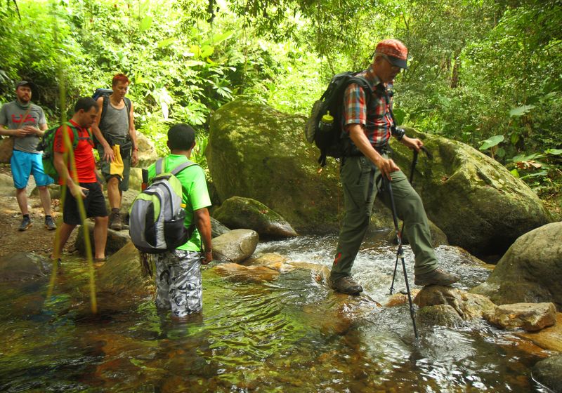 Kolumbien Santa Marta Trekking Ciudad Perdida Flussueberquerung-Latinconnect