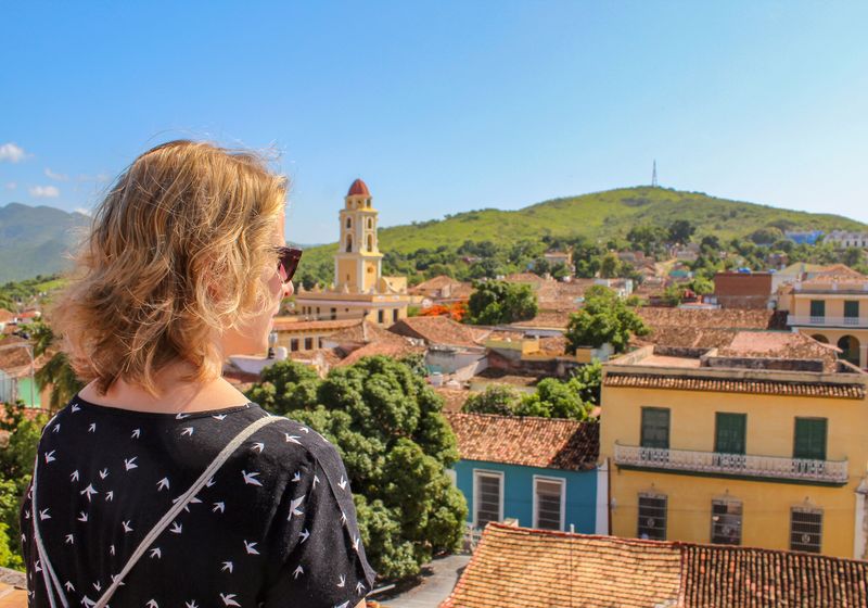 Kuba Trinidad Ausblick Frau iStock 1126504701