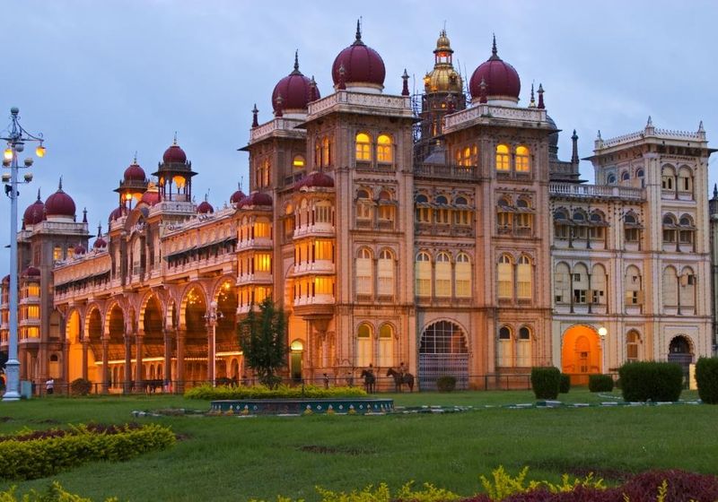 Indien Mysore Palast abends nachts Lichter