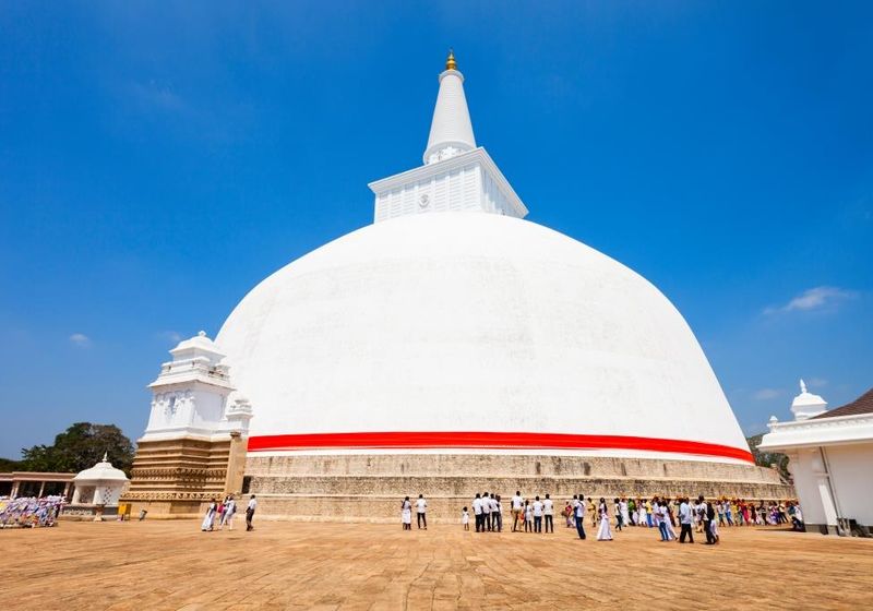 Sri Lanka Anuradhapura Dagoba weiss rund riesig