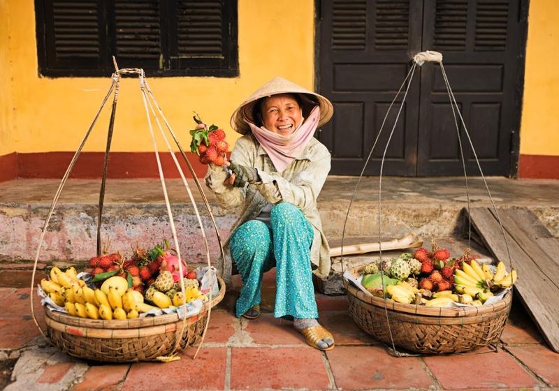 Vietnam Hoi An Obstverkaeuferin kulinarisch Kochkurs
