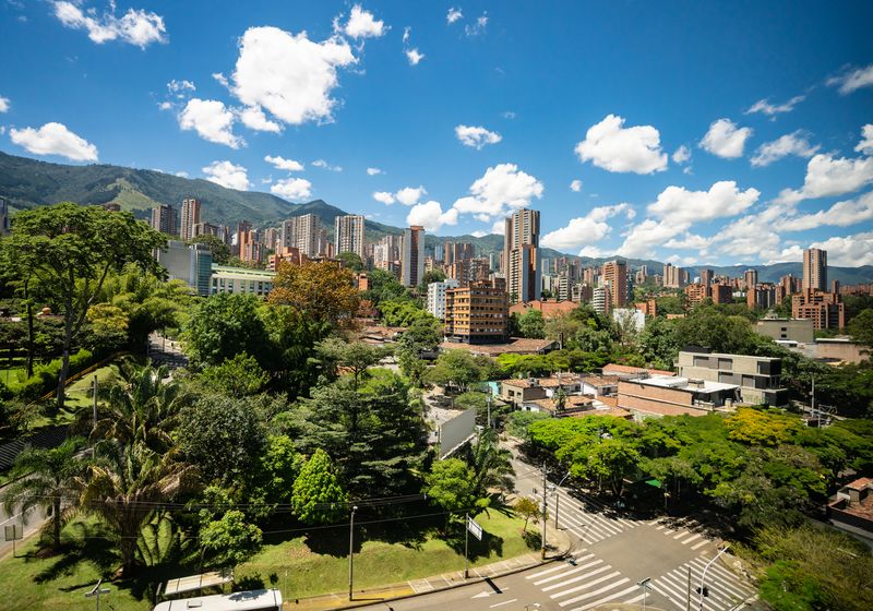 Kolumbien Medellin Stadt iStock 1023022966