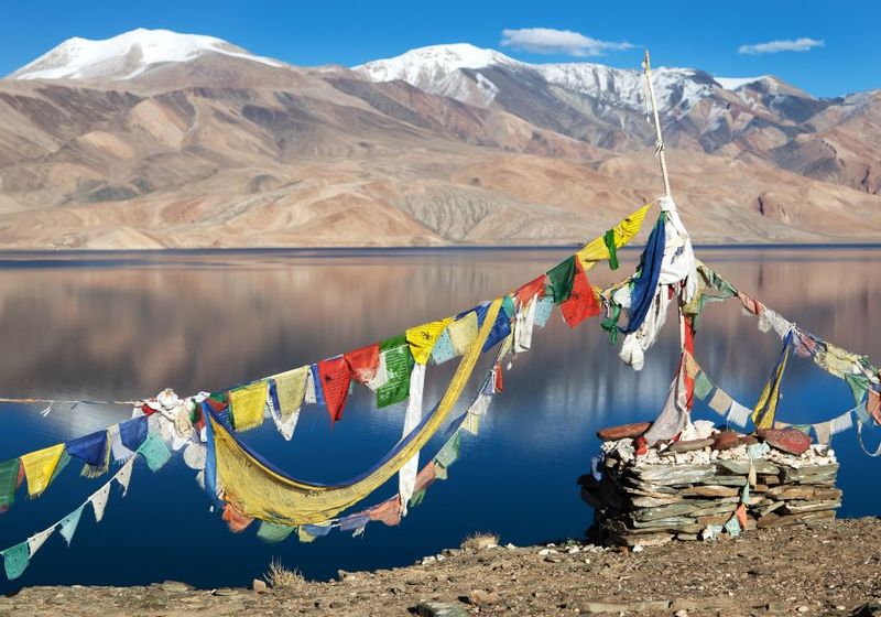 Indien Ladakh Tso Moriri fahnen