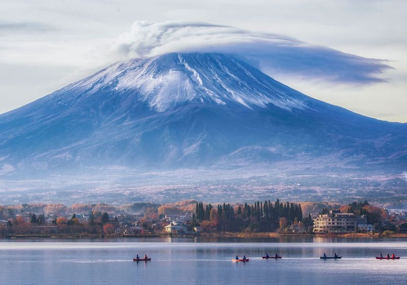 Japan Reise Kanufahrt Mount Fuji iStock 1190954146