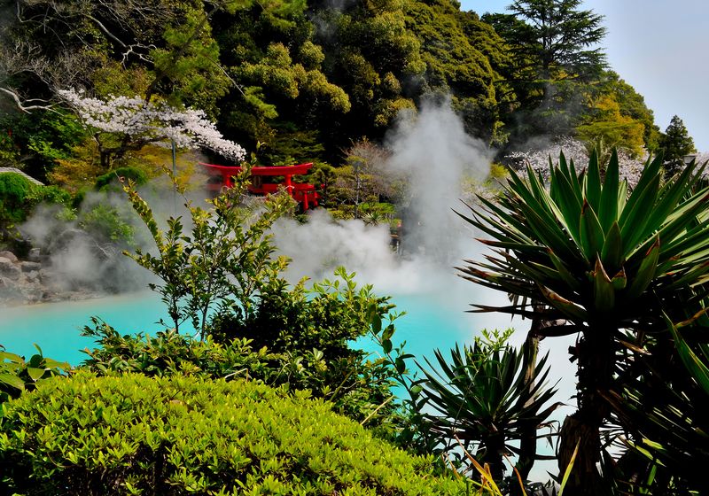 Japan Reise Beppu Umi Jigoku iStock 459893467