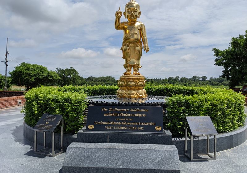 nepal lumbini buddha statue denkmal religion buddhismus sunil gc 8b6Bfjx6aQ unsplash