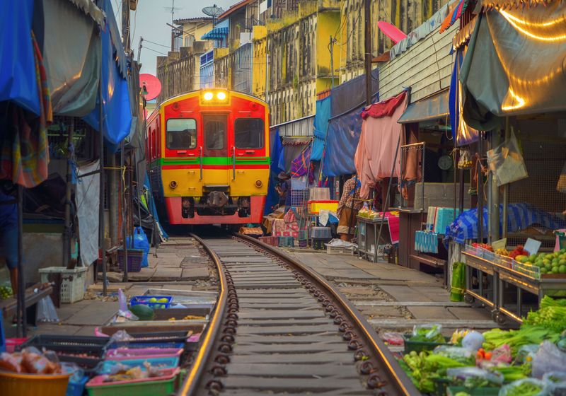 Thailand Bangkok Maeklong Railway Market AdobeStock 302490630