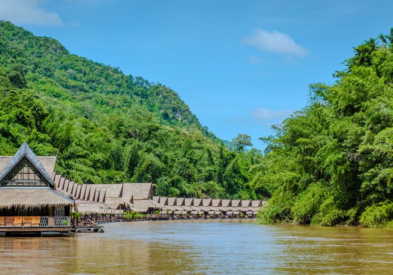 Thailand-Kanchanaburi-Schwimmende Unterkunft