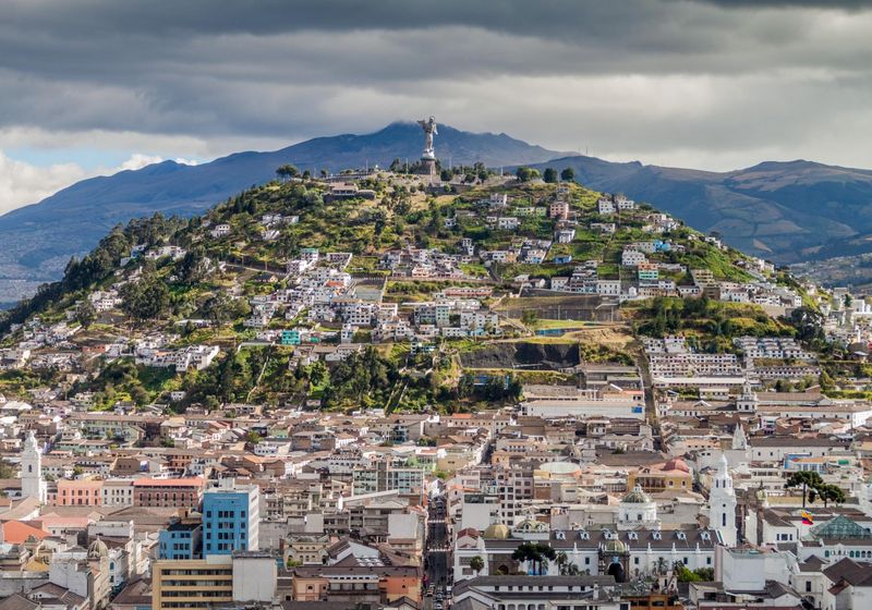 Quito AdobeStock 94416820 correct (3)