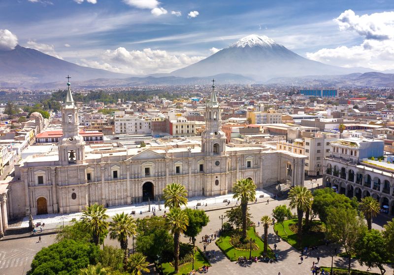 Peru Arequipa Panorama Plaza de Armas AdobeStock 277799562