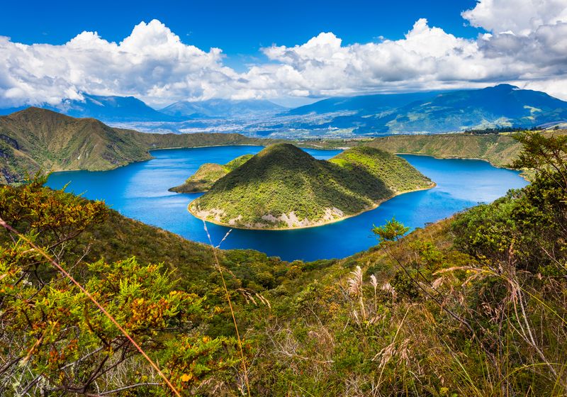 Ecuador-Otavalo-Lagune Cuicocha-iStock-909772060